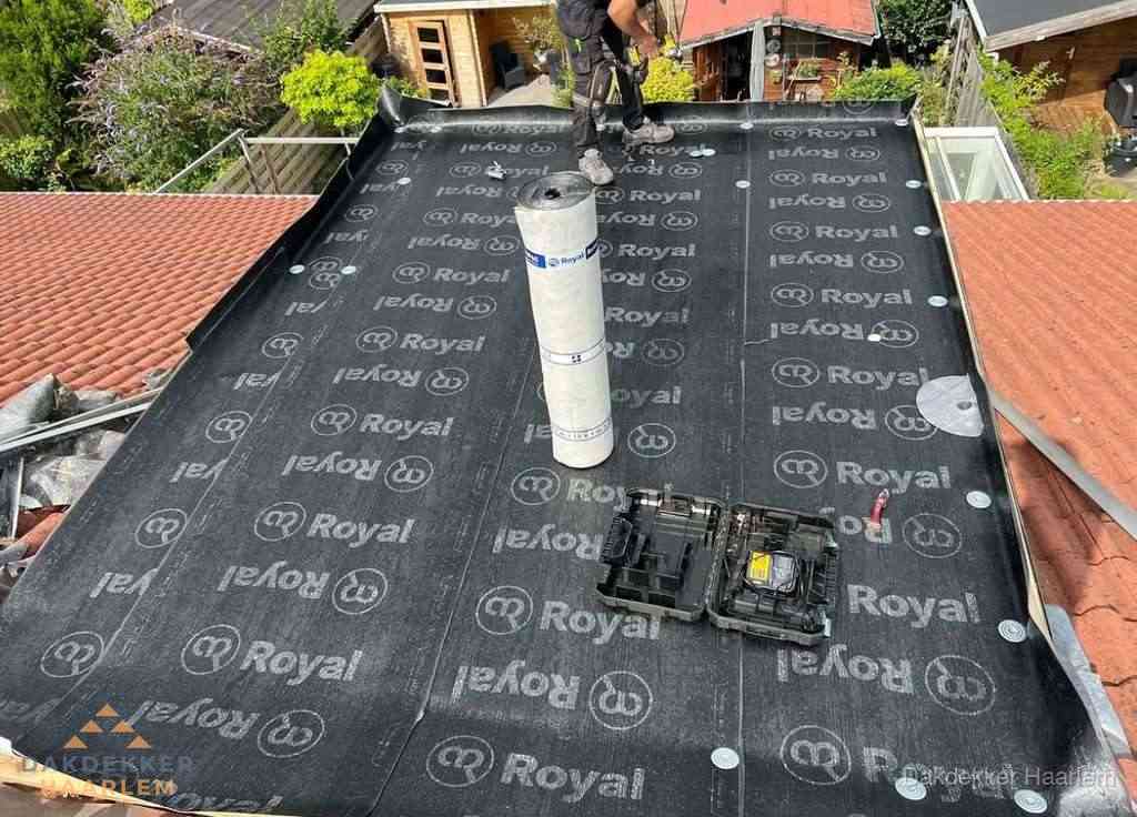 Dakrenovatie met Royal onderdak op plat dak in Haarlem