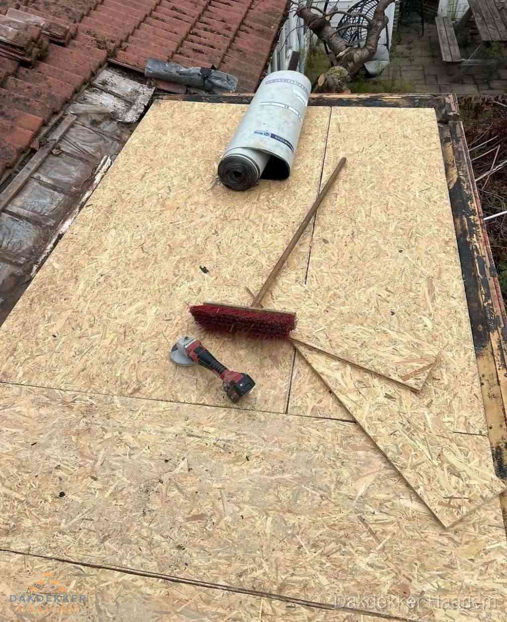 Dakrenovatie afgerond met nieuwe bitumen dakbedekking in Haarlem